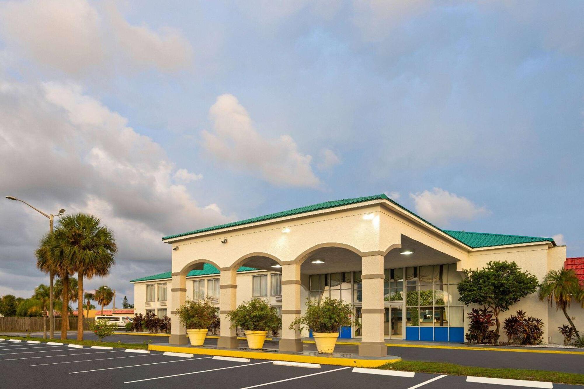 Days Inn By Wyndham Fort Pierce Midtown Exteriér fotografie